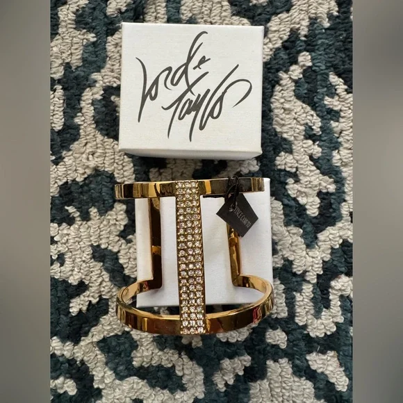 NWT! Vince Camuto Gold and Crystal Accented Cuff style bracelet - Picture 3 of 4